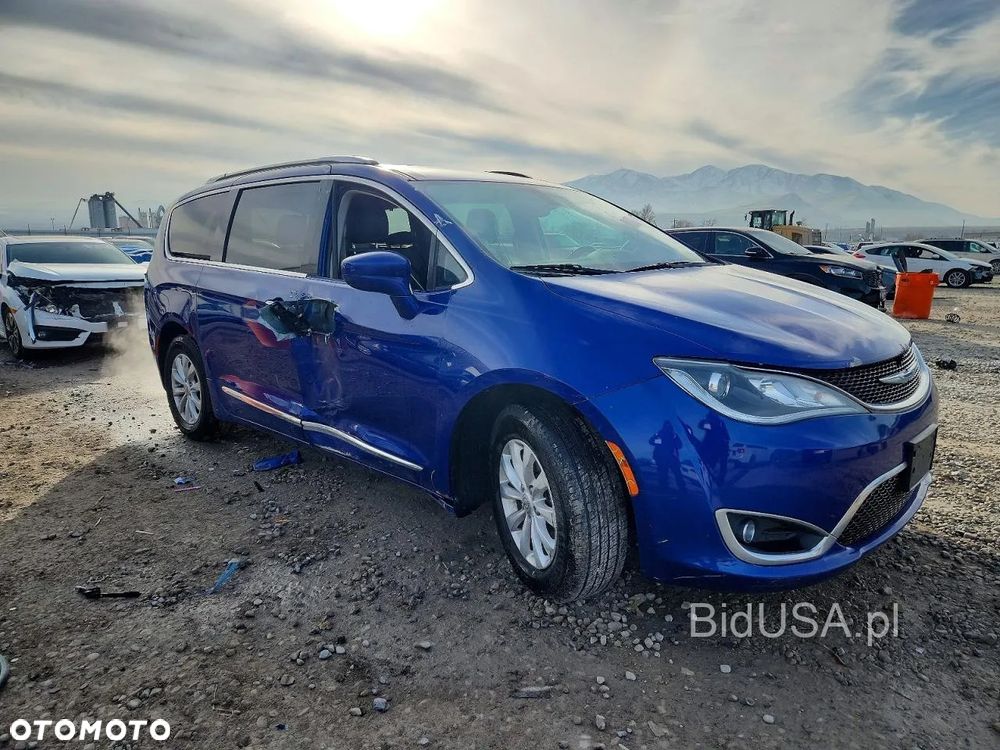 Chrysler Pacifica - 4