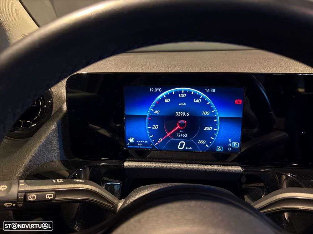 Mercedes-Benz GLA 180 7G-DCT - 24