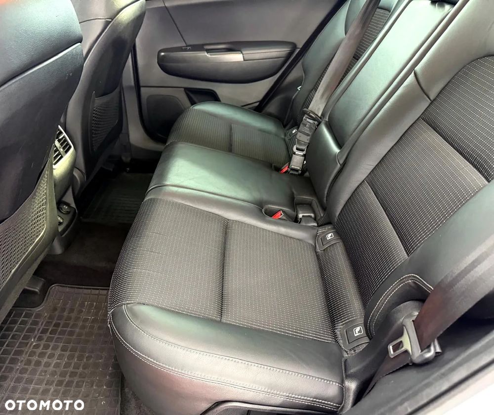 Kia Sportage 1.7 CRDI Business Line L 2WD - 23