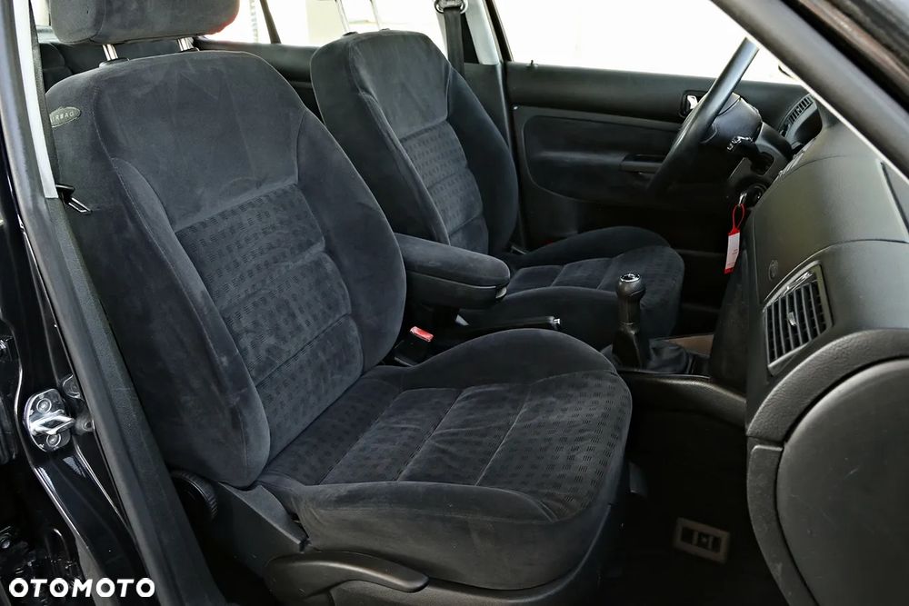 Volkswagen Golf 1.9 TDI Comfortline - 29