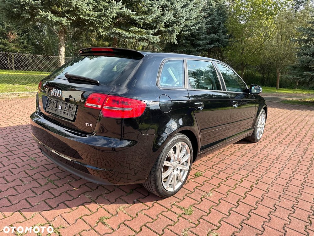 Audi A3 Sportback 1.6 TDI DPF Ambiente - 12