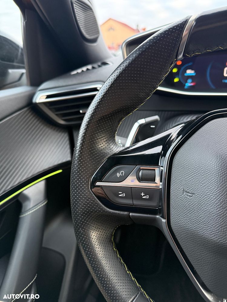 Peugeot 2008 PureTech 130 EAT8 GT Pack - 24