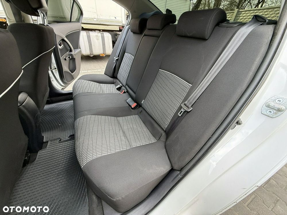Toyota Avensis 2.0 D-4D Active - 11