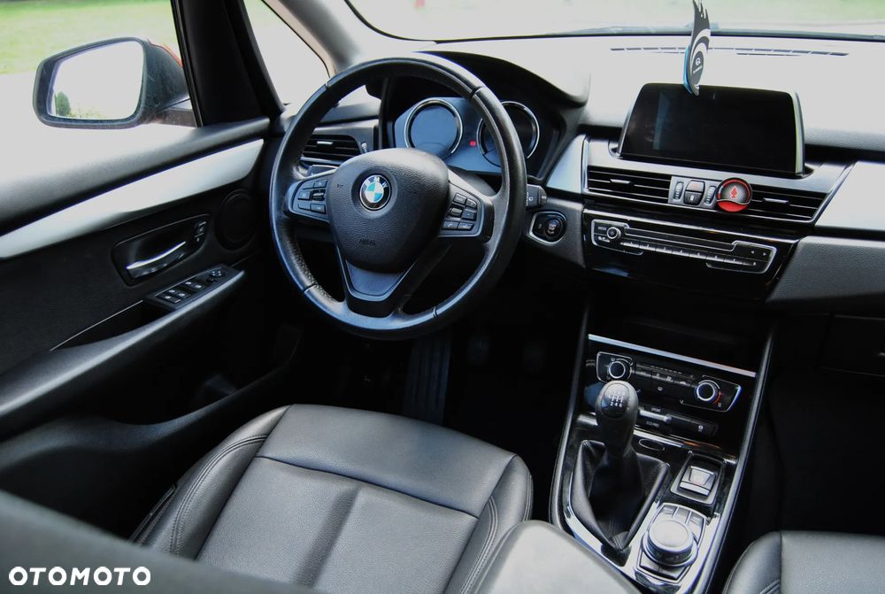 BMW Seria 2 218i - 11