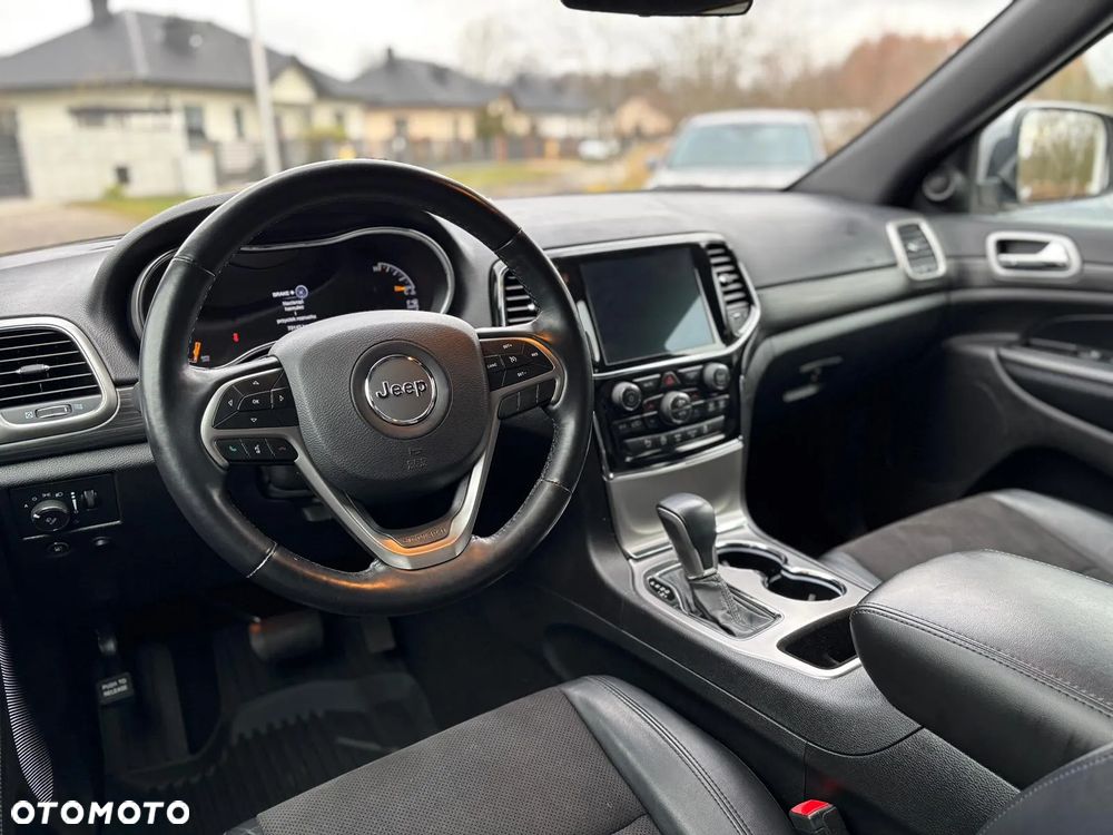 Jeep Grand Cherokee - 27
