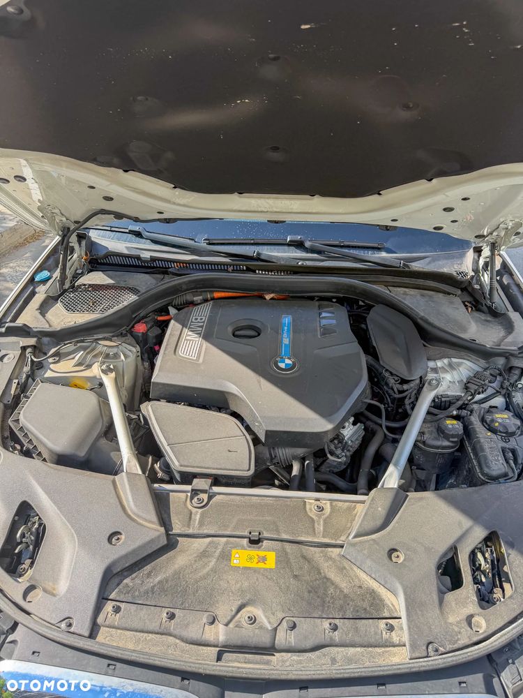 BMW Seria 5 530e iPerformance GPF - 16