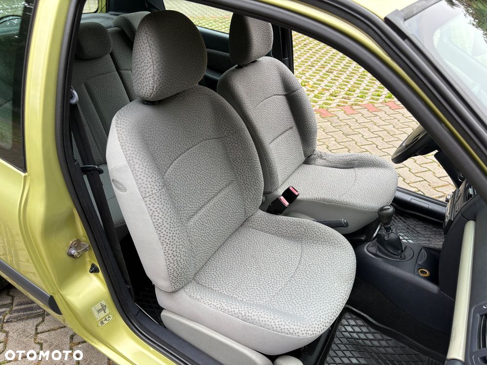Renault Clio - 11