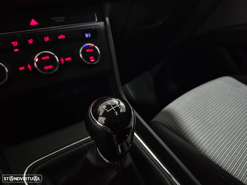 SEAT Leon 1.6 TDI S&S Style - 15