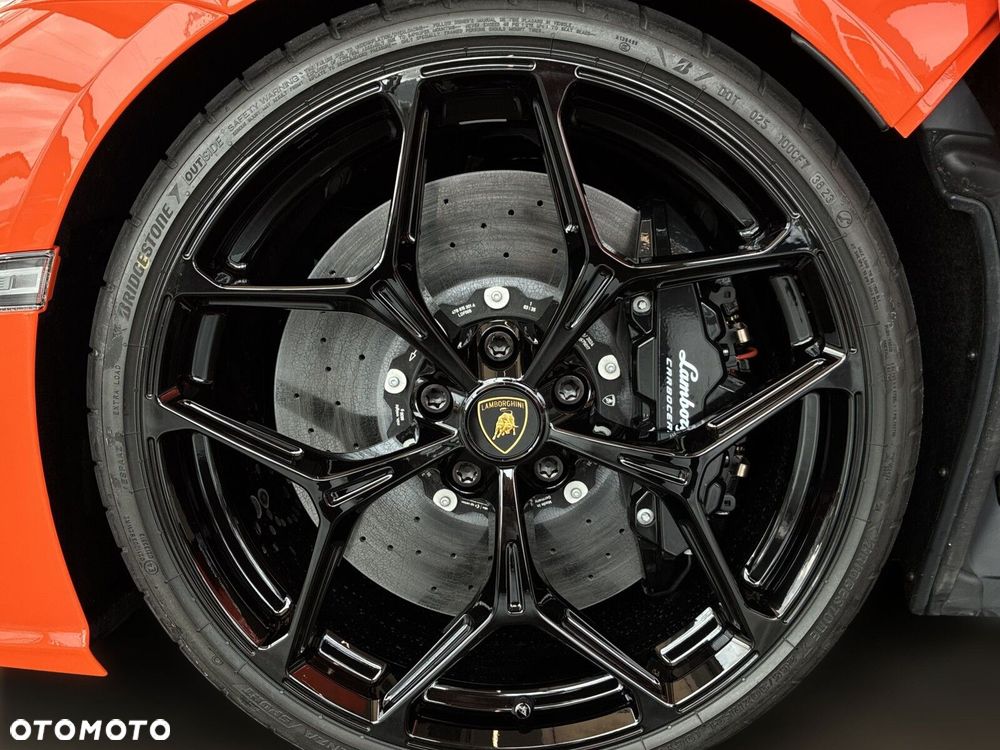 Lamborghini Revuelto - 22