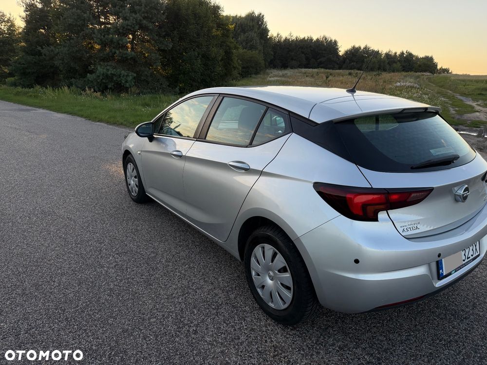 Opel Astra 1.6 CDTI Essentia - 11