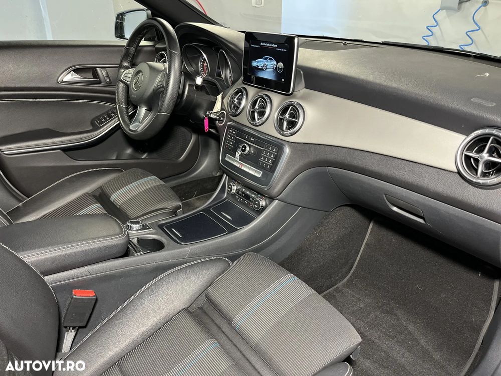 Mercedes-Benz CLA 180 7G-DCT Urban - 24