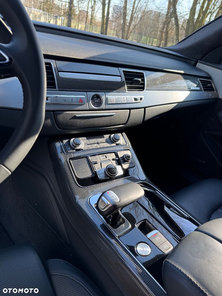 Audi A8 4.2 TDI DPF (clean diesel) quattro tiptronic - 12