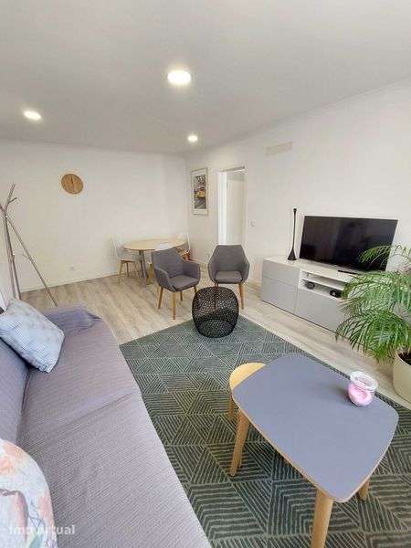 Apartamento T2 totalmente remodelado no centro de Corroios - Grande imagem: 2/7
