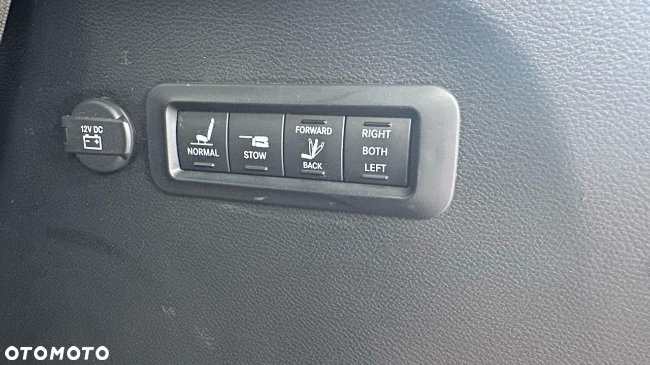 Chrysler Pacifica - 18