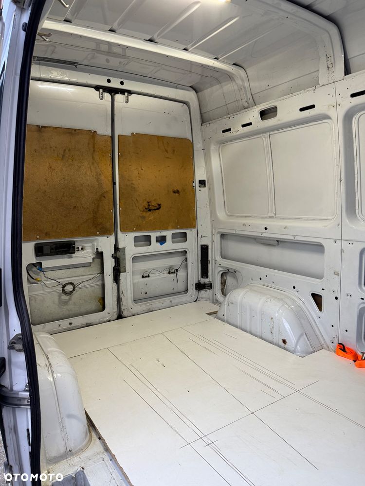 Mercedes-Benz Sprinter - 9