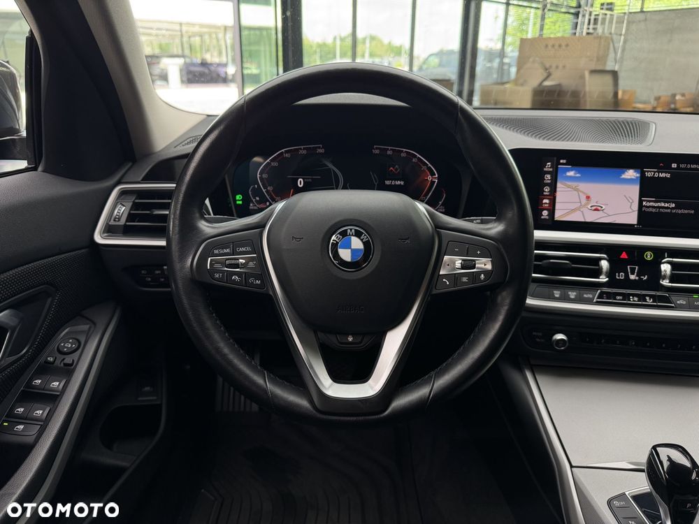 BMW Seria 3 318d - 17
