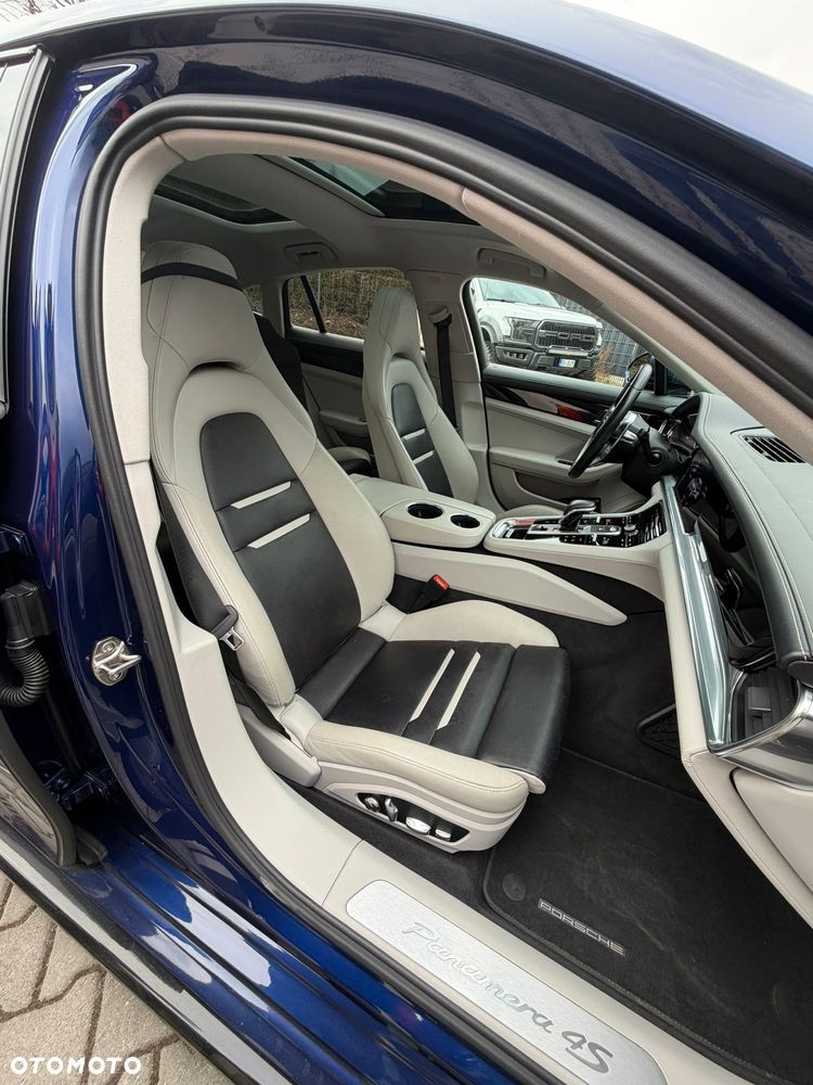 Porsche Panamera 4S - 9