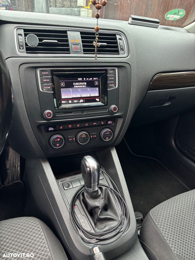 Volkswagen Jetta - 7