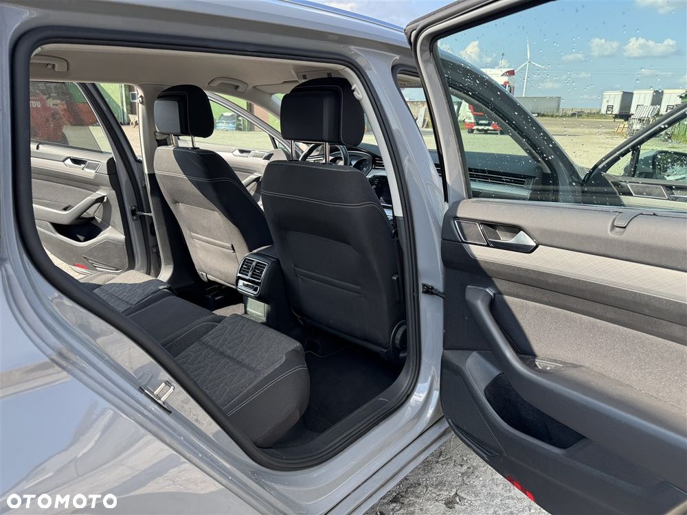 Volkswagen Passat - 28