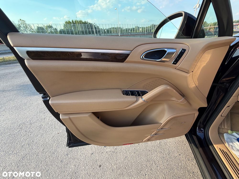 Porsche Cayenne - 22