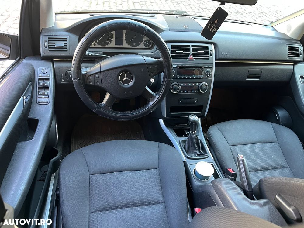 Dezmembrez Mercedes Benz B class W245 B180 B200 CDI cutie manuala 2007 argintiu gri - 2