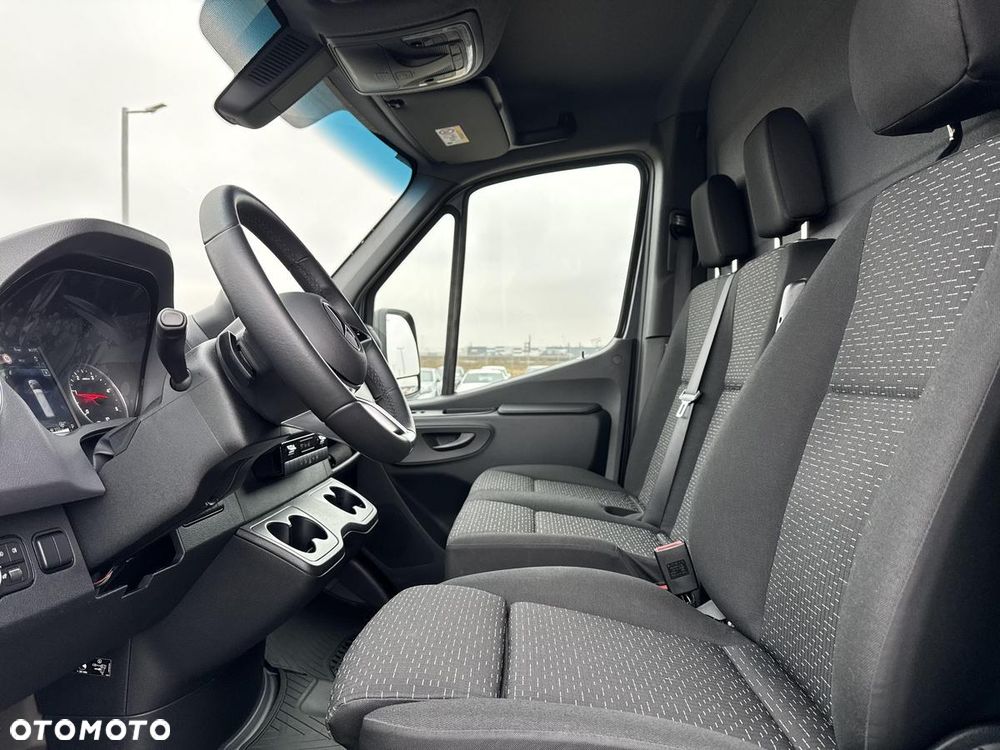 Mercedes-Benz Sprinter - 13
