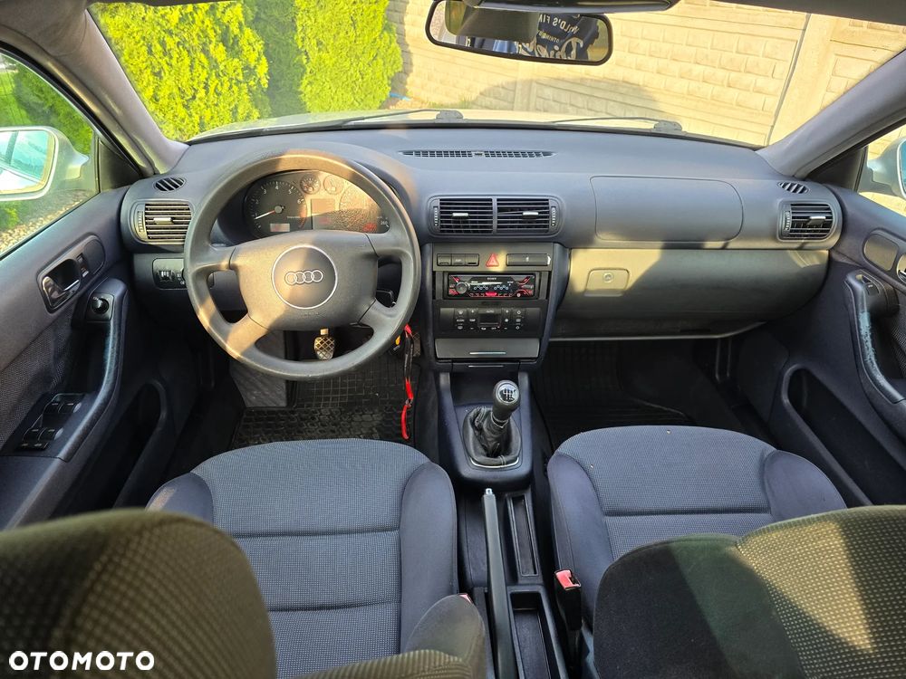 Audi A3 Sportback 1.6 Ambiente - 19