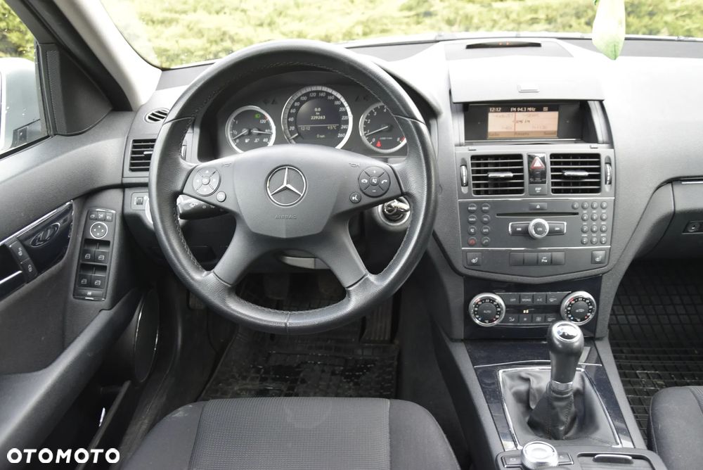 Mercedes-Benz Klasa C 180 K BlueEff Elegance - 26