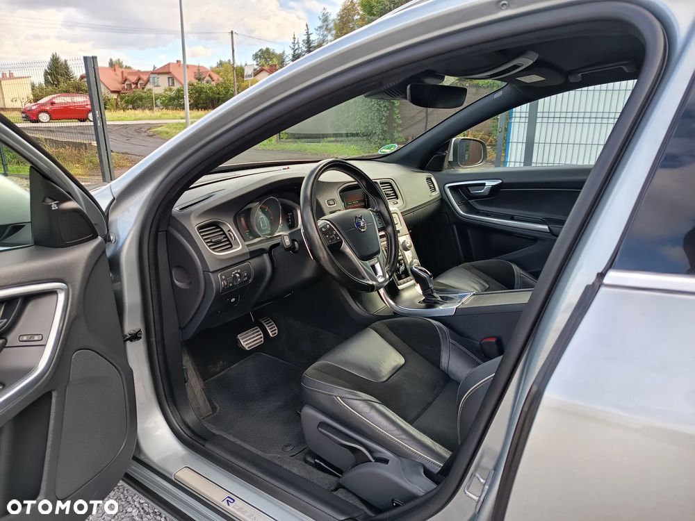 Volvo V60 D4 Geartronic RDesign - 14