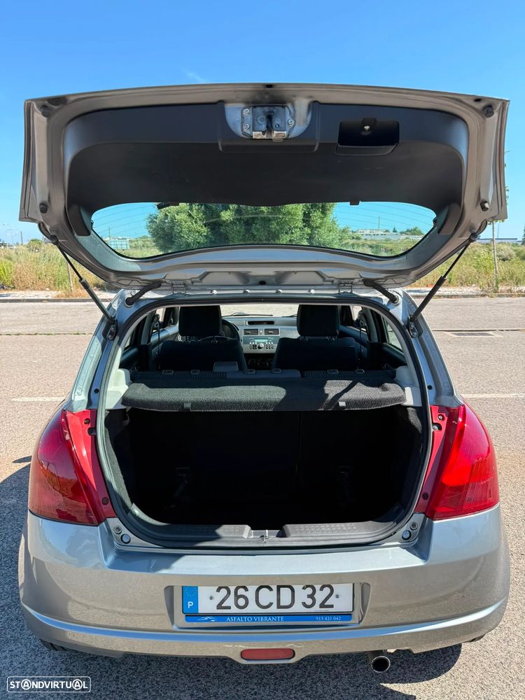 Suzuki Swift 1.3 DDiS GL - 12
