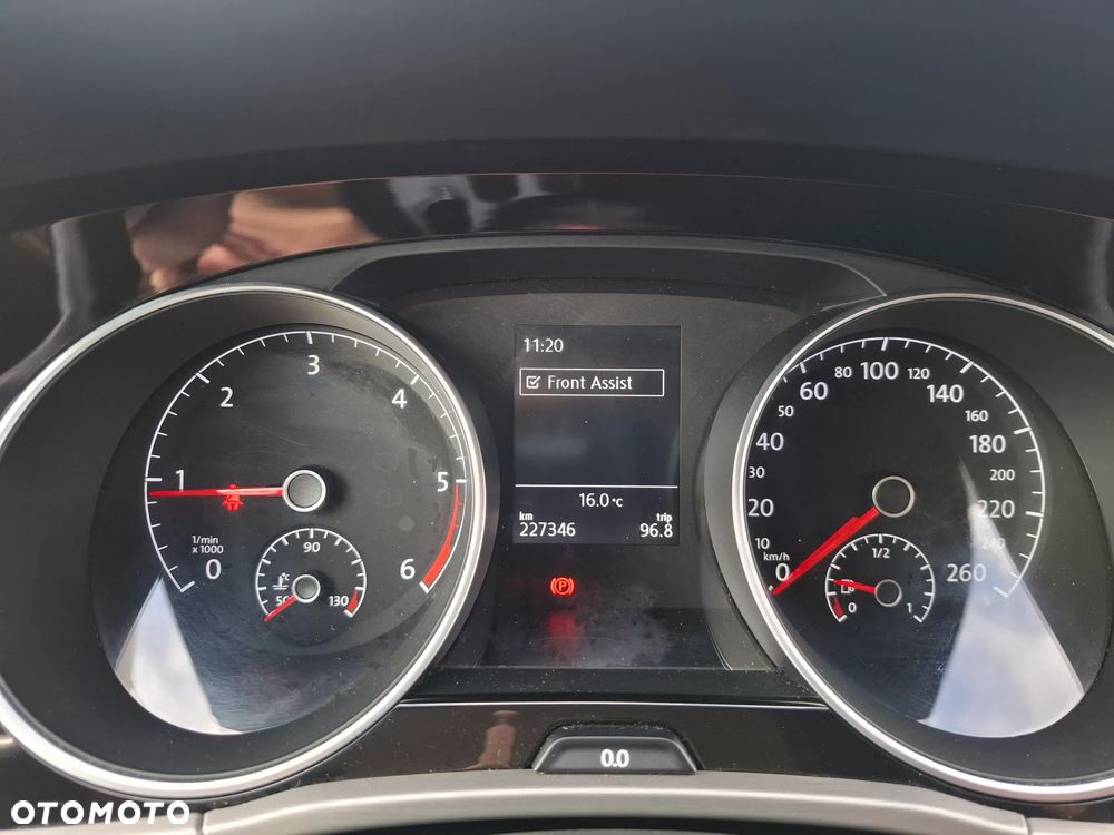 Volkswagen Touran 2.0 TDI SCR Comfortline - 19
