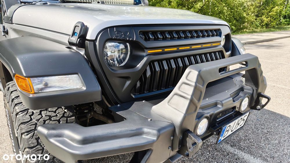 Jeep Wrangler - 28