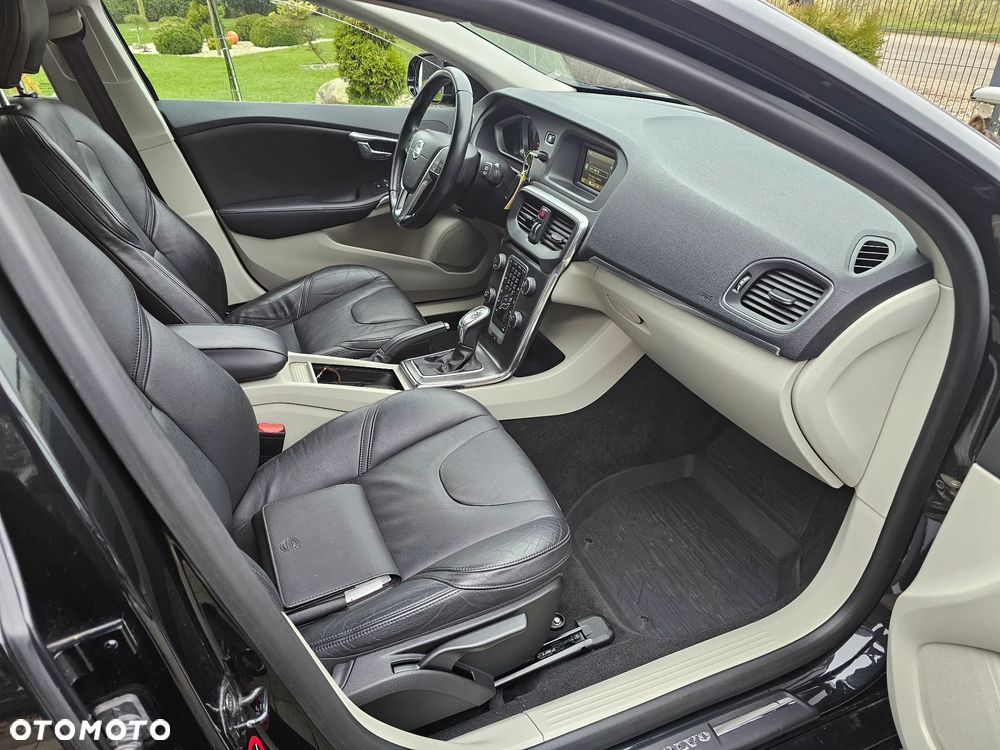 Volvo V40 D3 Geartronic Momentum - 22