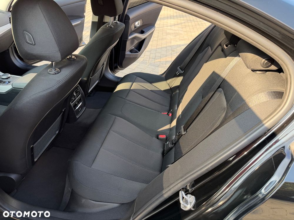 BMW Seria 3 330d MHEV Advantage - 9