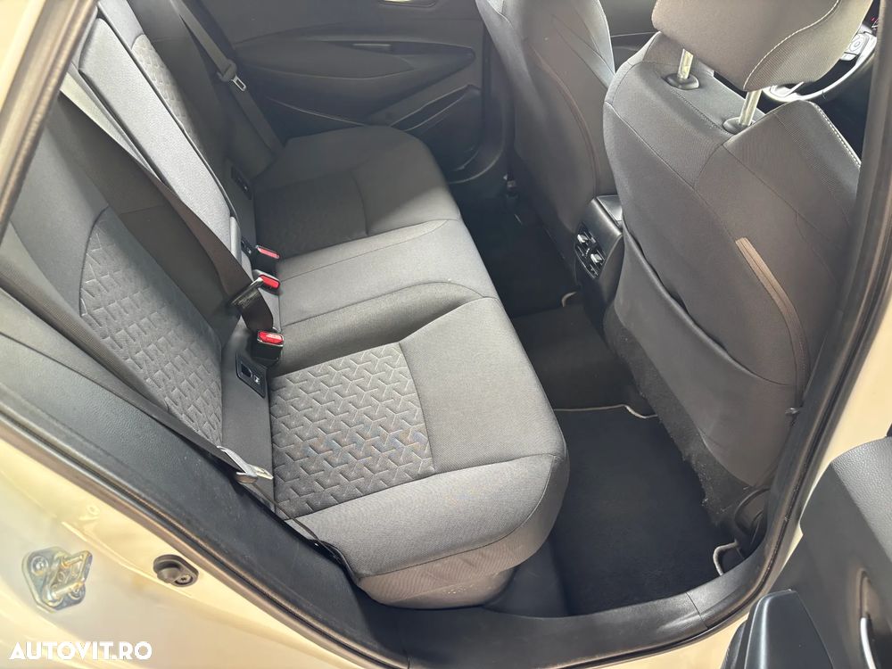 Toyota Corolla 1.8 HSD Business - 37