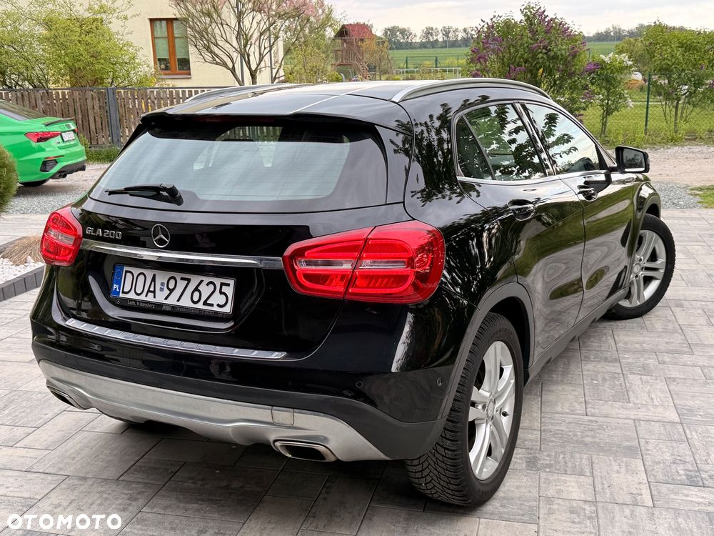 Mercedes-Benz GLA 200 7G-DCT Urban - 3