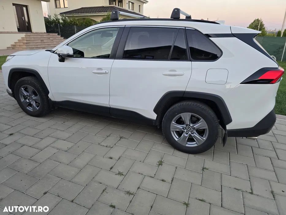 Toyota RAV4 Standard - 1