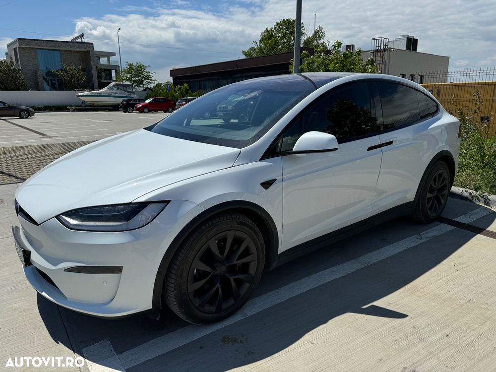 Tesla Model X - 4