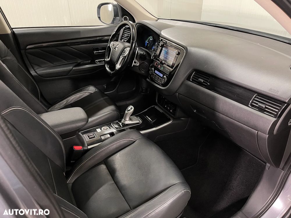 Mitsubishi Outlander 2.0 4WD Top - 12