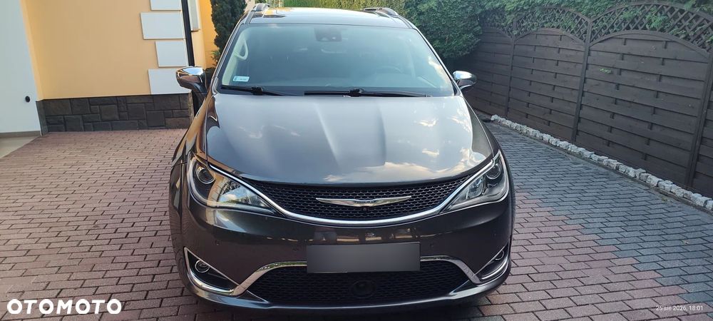 Chrysler Pacifica - 1