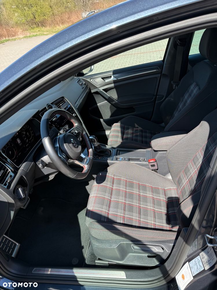 Volkswagen Golf GTI (BlueMotion Technology) DSG - 16