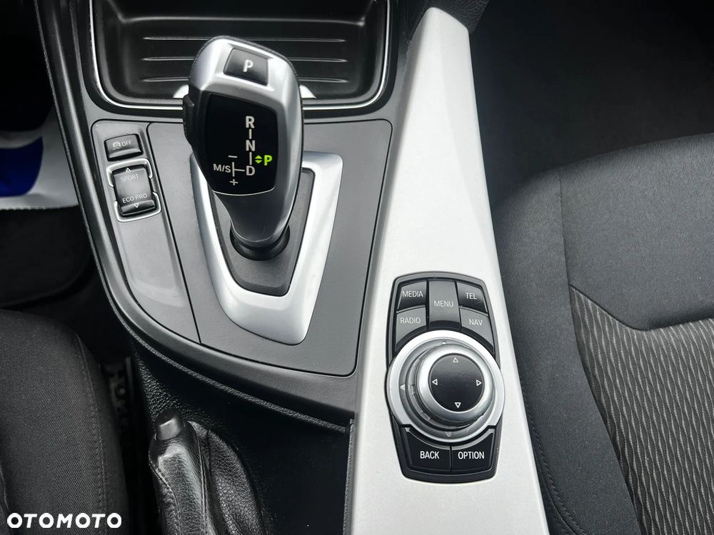 BMW Seria 3 320d Touring - 22