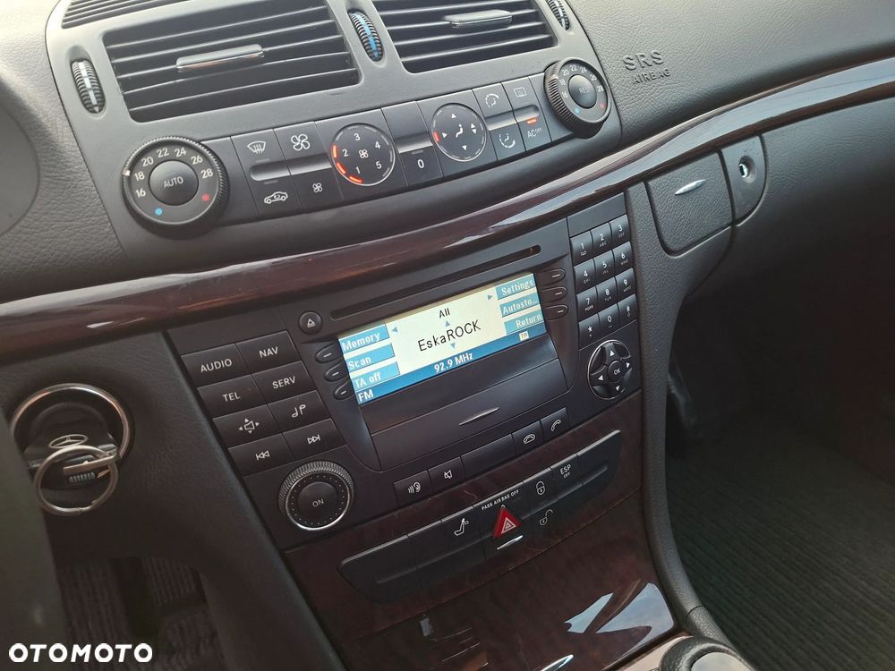 Mercedes-Benz Klasa E 200 Kompressor Classic - 29