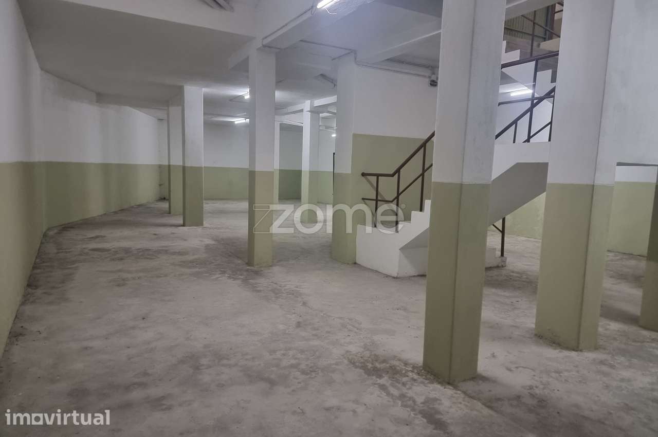Garagem com area total de 280 m2 - Full image: 5/17