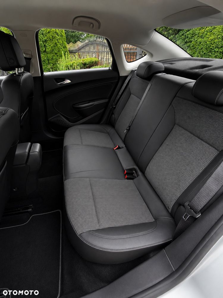 Opel Astra 1.4 ecoFLEX Cosmo - 12
