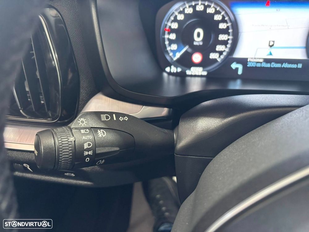 Volvo V60 2.0 B4 Momentum Geartronic - 23