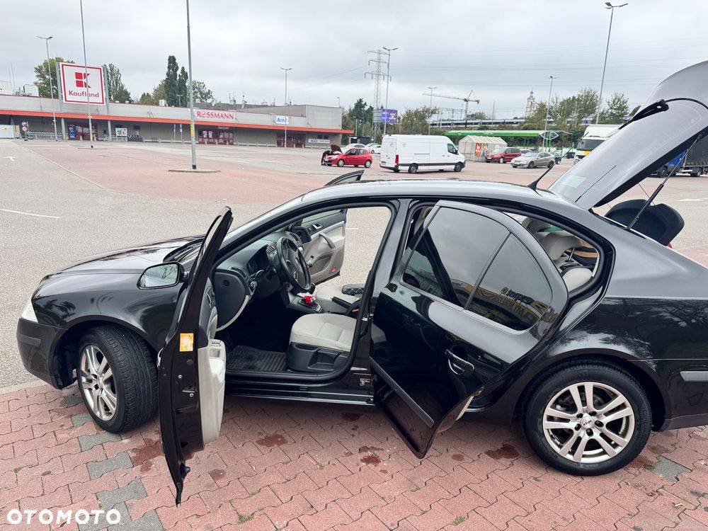 Skoda Octavia 1.6 FSI Elegance - 30