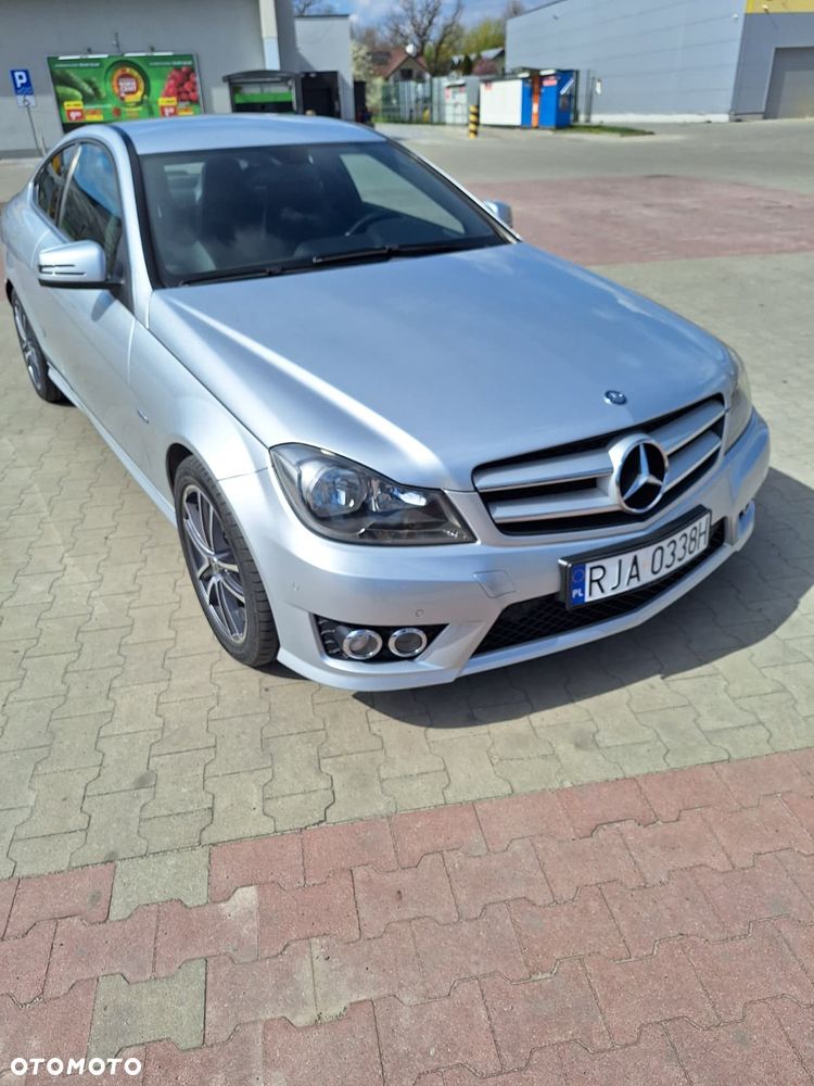 Mercedes-Benz Klasa C 250 CDI DPF BlueEFFICIENCY 7G-TRONIC Edition 1 - 31