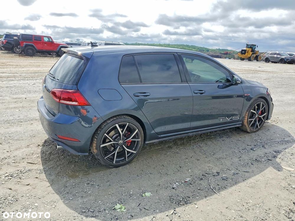 Volkswagen Golf - 2
