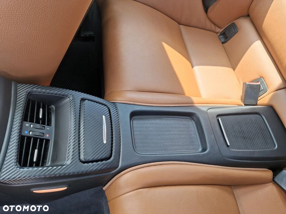 BMW Seria 3 318i M Sport Edition - 15